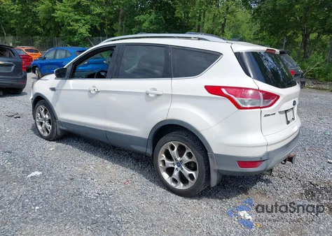 2013 Ford Escape Titanium z USA, uszkodzony, nr VIN 1FMCU9J9XDUA10838